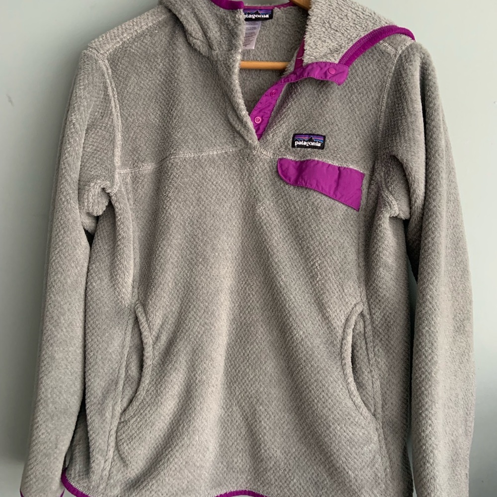 Patagonia women’s medium hooded fleece gray purple